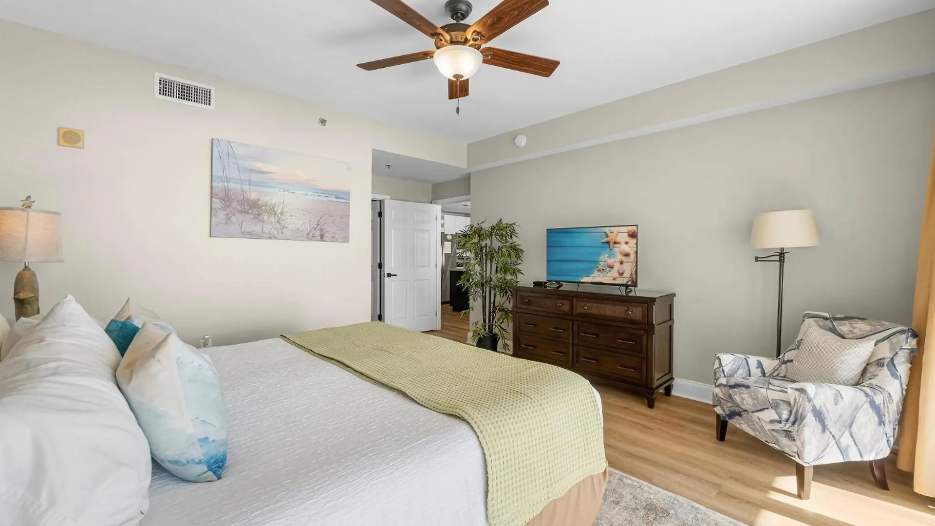 Spacious 4Bd Gulfview Resort Condo! 5 Pools! Free Beach Chairs! By Dolce Vita Getaways Panama City Beach