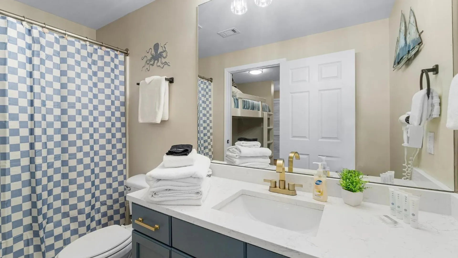 Spacious 4Bd Gulfview Resort Condo! 5 Pools! Free Beach Chairs! By Dolce Vita Getaways Panama City Beach