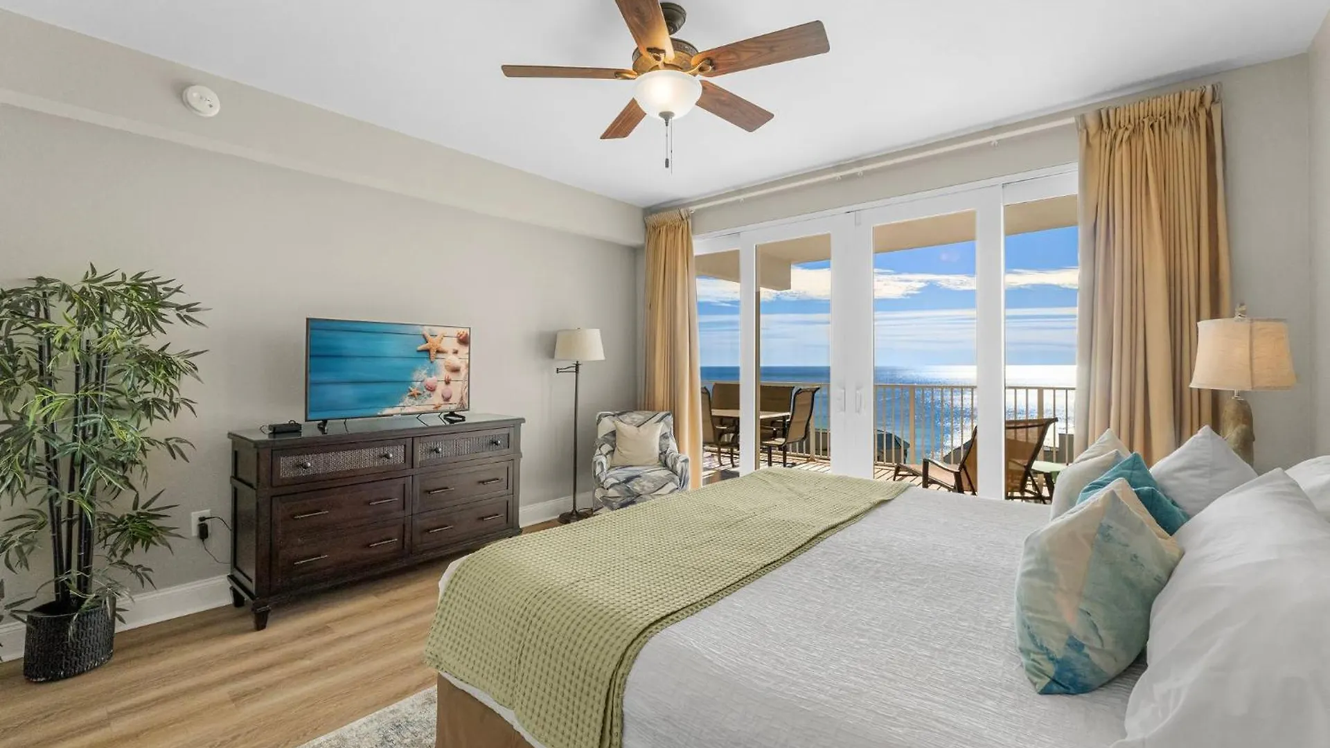 Spacious 4Bd Gulfview Resort Condo! 5 Pools! Free Beach Chairs! By Dolce Vita Getaways Panama City Beach 0*,
