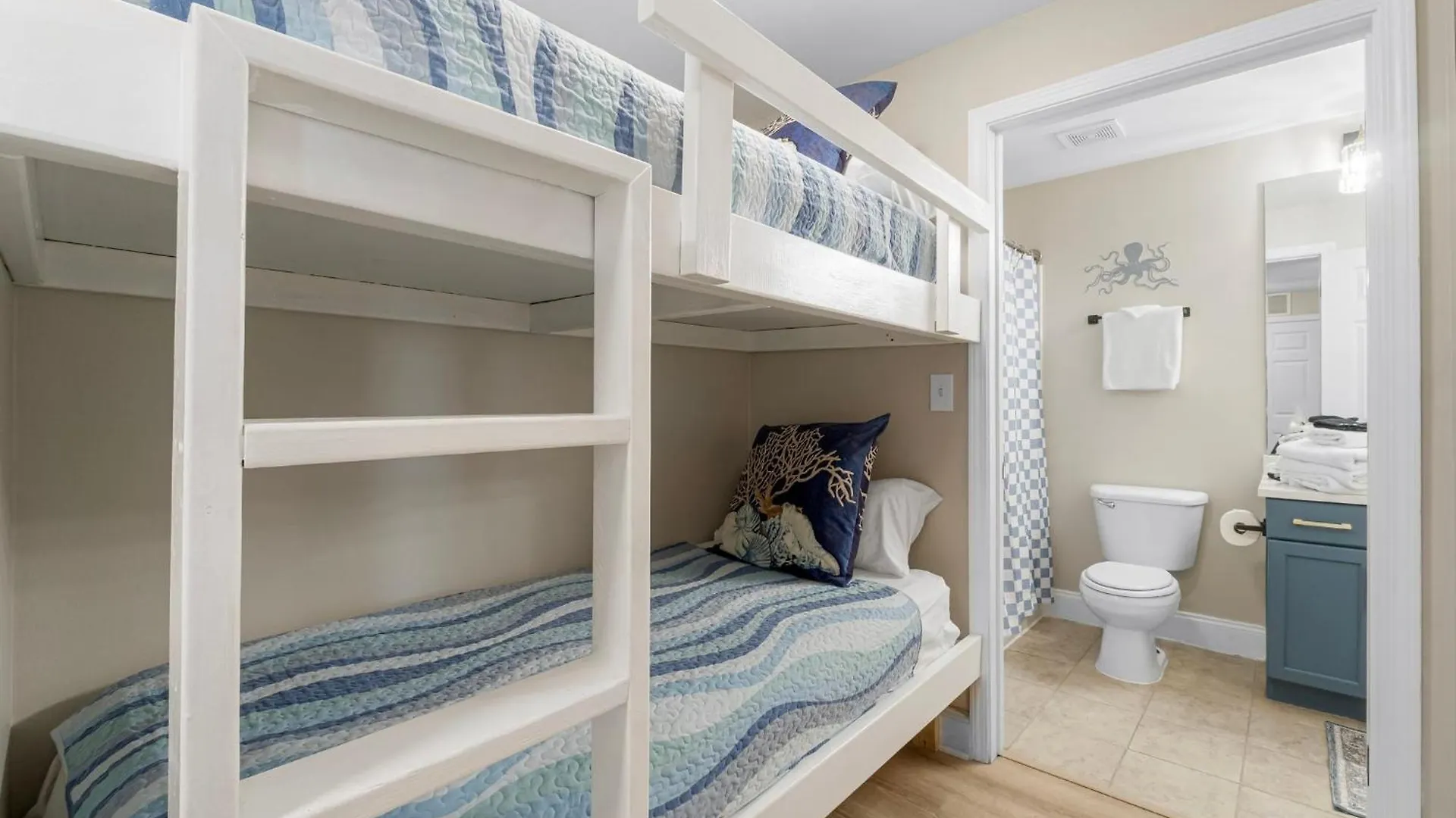 Apartment Spacious 4Bd Gulfview Resort Condo! 5 Pools! Free Beach Chairs! By Dolce Vita Getaways Panama City Beach